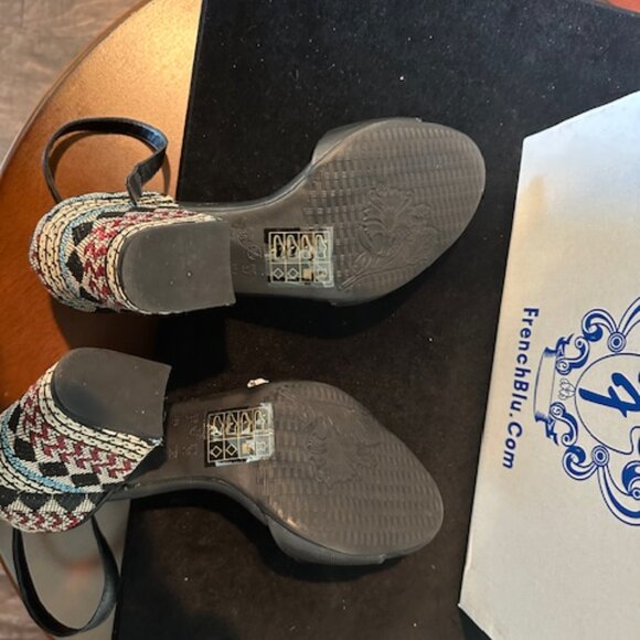 BRAND NEW FRENCHBLU BLACK AND MULTI-COLOR FABRIC BLOCK HEELS - Picture 4 of 5